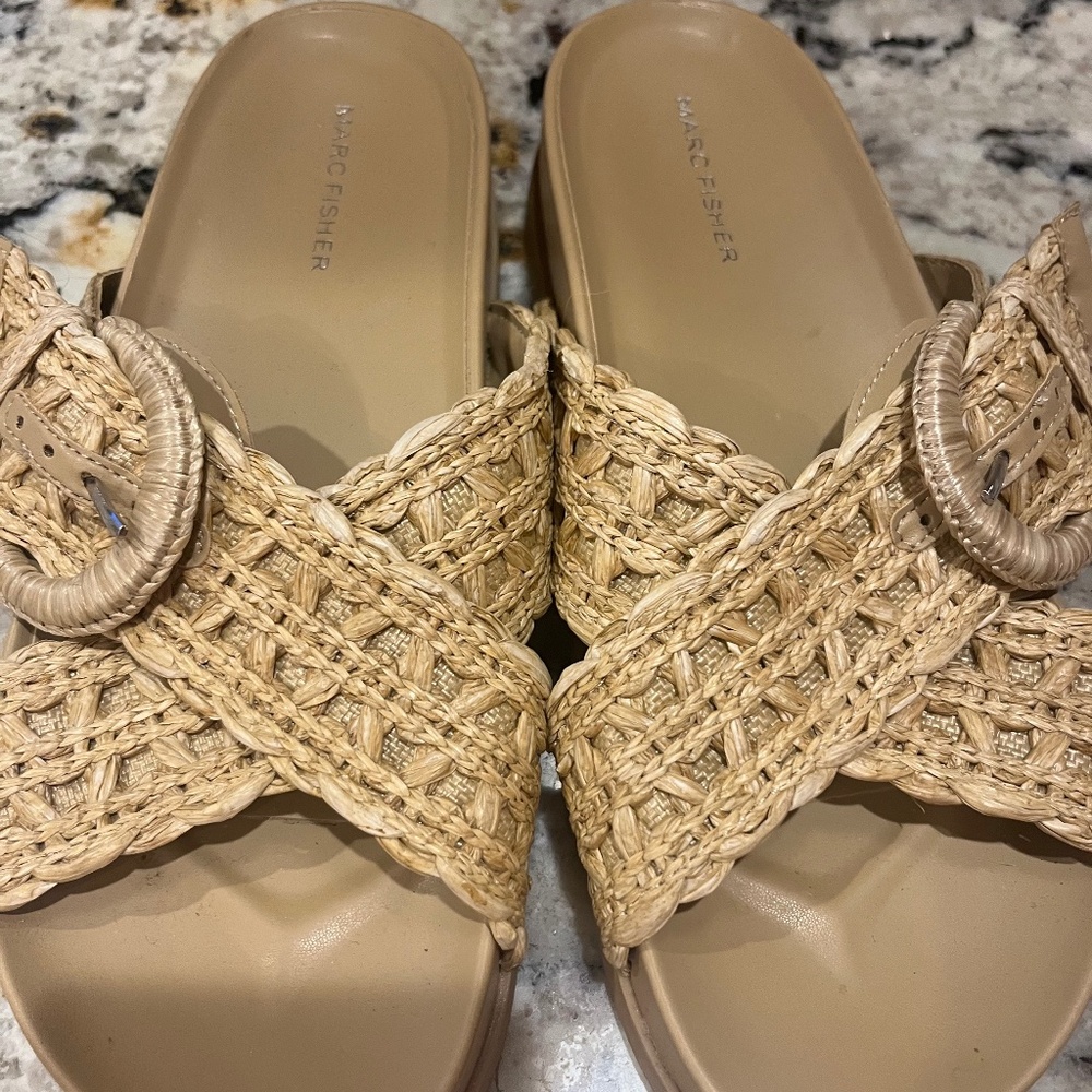 Women’s Marc Fisher Welti sandals size 8
